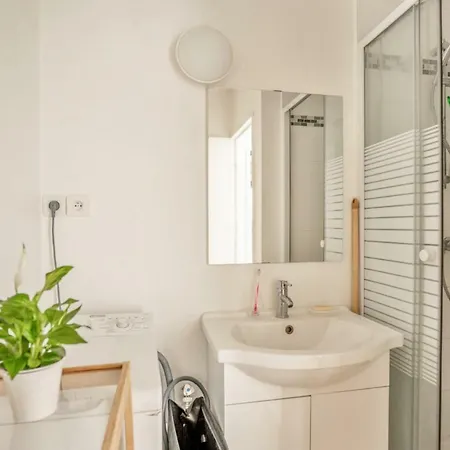 Appartement Bright Studio With Terrace Close To Belleville And Menilmontant - Welkeys *
