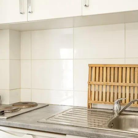 Bright Studio With Terrace Close To Belleville And Menilmontant - Welkeys Appartement